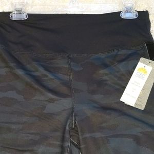 NWT!!!  CAMO YOGA PANTS; C &C California SIZE M